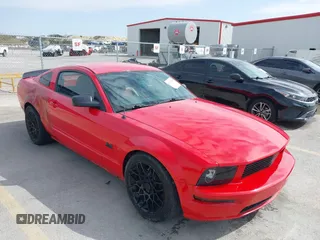 2006 Ford Mustang GT Deluxe with VIN 1ZVFT82H465211066, listed as a IAAI auction lot 41572368 with 84,389 mi miles. Bid and sale history available at carsss.com. Image 1.