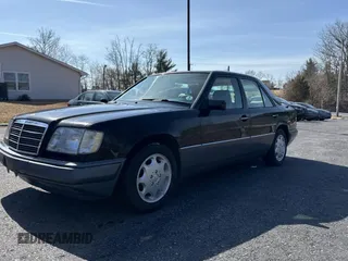 1994 Mercedes-Benz E Class with VIN WDBEA32E2RC090839, listed as a Copart auction lot 49449775 with 90,322 mi miles and Clean Title. Bid and sale history available at carsss.com. Image 2.