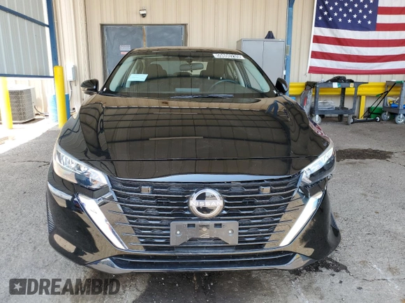 2025 Nissan Sentra S z VIN 3N1AB8BV5SY291712, wystawiony jako Copart lot #59800235 z przebiegiem 5 240 mil mil oraz Czysty tytuł • Clean title. Historia ofert i sprzedaży dostępna na DreamBid. Obrazek 5.