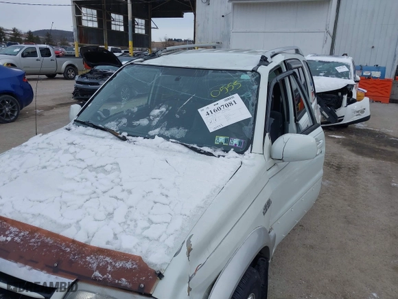 2005 Suzuki Grand Vitara LX with VIN JS3TD62V454200555, listed as a IAAI auction lot 41607081 with 101,552 mi miles. Bid and sale history available at carsss.com. Image 6.