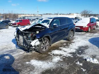 2021 Toyota Highlander XLE with VIN 5TDHZRBHXMS532357, listed as a IAAI auction lot 41222711 with 37,832 mi miles. Bid and sale history available at carsss.com. Image 18.