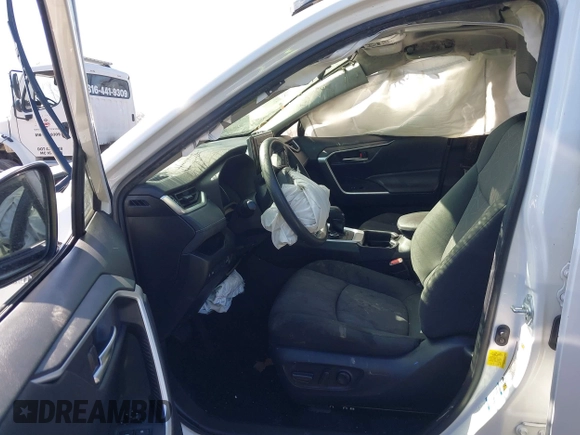 2019 Toyota RAV4 Hybrid XLE with VIN JTMRWRFV0KD033153, listed as a IAAI auction lot 41640540 with 42,740 mi miles. Bid and sale history available at carsss.com. Image 5.
