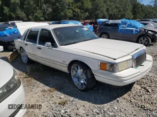 1994 Lincoln Town Car Signature z VIN 1LNLM82W7RY781174, wystawiony jako Copart lot #69642754 z przebiegiem 149 185 mil mil oraz Szkody całkowita. Historia ofert i sprzedaży dostępna na DreamBid. Obrazek 4.