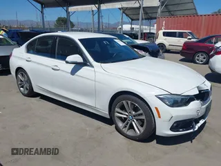 2017 BMW 3 Series 330i с VIN WBA8B9G55HNU50399, выставлен на аукционе IAAI как лот 42630561 с пробегом 60 176 миль миль и . История ставок и продаж доступна на DreamBid. Изображение 13.