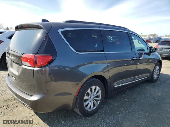 2017 Chrysler Pacifica Touring-L with VIN 2C4RC1BG4HR627266, listed as a Copart auction lot 49711615 with 163,877 mi miles and Clean Title. Bid and sale history available at carsss.com. Image 3.