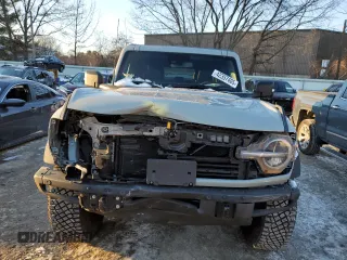 2024 Ford Bronco Badlands z VIN 1FMEE9BP1RLA20321, wystawiony jako Copart lot #42357405 z przebiegiem 8 327 mil mil oraz Szkoda całkowita • Salvage title. Historia ofert i sprzedaży dostępna na DreamBid. Obrazek 5.