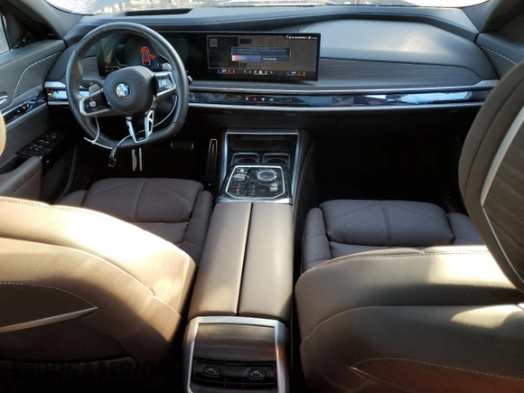 2024 BMW 7 Series 740i с VIN WBA23EH07RCP58749, выставлен на аукционе Copart как лот 42834555 с пробегом 9 227 миль миль и Чистый • Clean title. История ставок и продаж доступна на DreamBid. Изображение 8.