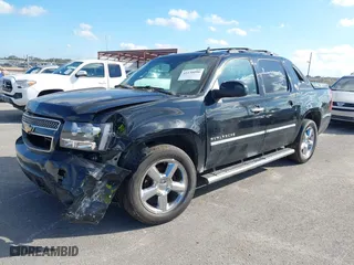 2013 Chevrolet Avalanche LTZ with VIN 3GNMCGE05DG351022, listed as a IAAI auction lot 41138090 with 197,159 mi miles. Bid and sale history available at carsss.com. Image 20.