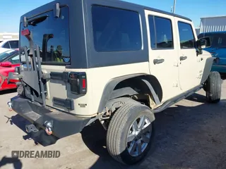 2012 Jeep Wrangler Unlimited Sport z VIN 1C4BJWDG8CL102486, wystawiony jako IAAI lot #41386649 z przebiegiem 156 993 mil mil oraz . Historia ofert i sprzedaży dostępna na DreamBid. Obrazek 4.