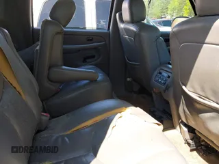 2005 Chevrolet Suburban LT with VIN 1GNEC16Z05J141829, listed as a IAAI auction lot 41985299 with 207,990 mi miles. Bid and sale history available at carsss.com. Image 8.
