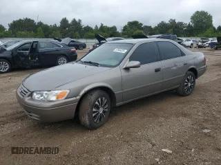 2001 Toyota Camry CE z VIN 4T1BG22K01U057836, wystawiony jako Copart lot #57046325 z przebiegiem 151 882 mil mil oraz Szkoda całkowita • Salvage title. Historia ofert i sprzedaży dostępna na DreamBid. Obrazek 1.