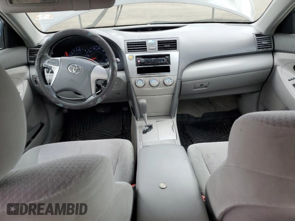 2010 Toyota Camry z VIN 4T1BF3EKXAU046704, wystawiony jako Copart lot #56653825 z przebiegiem 192 691 mil mil oraz Szkoda całkowita • Salvage title. Historia ofert i sprzedaży dostępna na DreamBid. Obrazek 8.
