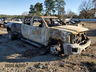 2015 GMC Sierra 3500HD Denali z VIN 1GT424E82FF671807, wystawiony jako Copart lot #38104654 z przebiegiem Nie podano mil oraz Nie do naprawy. Historia ofert i sprzedaży dostępna na DreamBid. Obrazek 4.