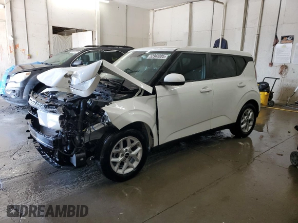 2025 Kia Soul LX with VIN KNDJ23AU8S7926271, listed as a Copart auction lot 52948885 with 10,551 mi miles and Salvage Title. Bid and sale history available at carsss.com. Image 1.