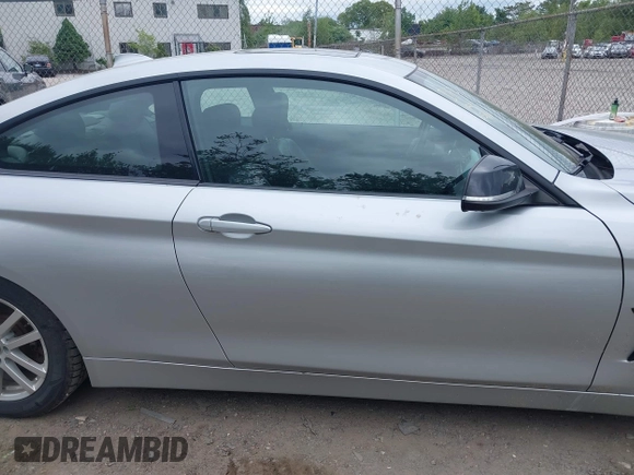2014 BMW 4 Series 435i xDrive z VIN WBA3R5C54EF784725, wystawiony jako IAAI lot #42291673 z przebiegiem 107 124 mil mil oraz . Historia ofert i sprzedaży dostępna na DreamBid. Obrazek 14.