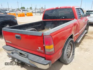 2002 GMC Sierra 1500 SLE z VIN 2GTEC19T121418817, wystawiony jako IAAI lot #42268546 z przebiegiem 337 179 mil mil oraz . Historia ofert i sprzedaży dostępna na DreamBid. Obrazek 4.