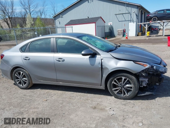 2024 Kia Forte LXS z VIN 3KPF24AD0RE713420, wystawiony jako IAAI lot #42091051 z przebiegiem 36 875 mil mil oraz . Historia ofert i sprzedaży dostępna na DreamBid. Obrazek 13.