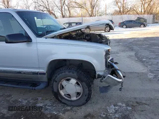 1996 Chevrolet Tahoe z VIN 1GNEK13R3TJ318572, wystawiony jako IAAI lot #41419555 z przebiegiem 199 201 mil mil oraz . Historia ofert i sprzedaży dostępna na DreamBid. Obrazek 17.