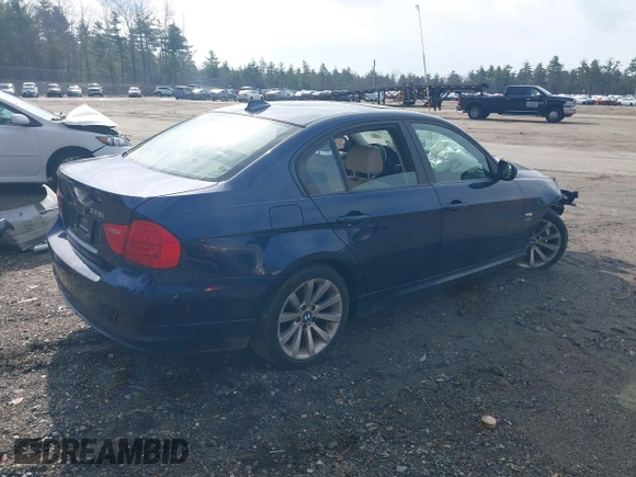 2011 BMW 3 Series 328i xDrive with VIN WBAPK5G52BNN25068, listed as a IAAI auction lot 42033139 with 168,055 mi miles. Bid and sale history available at carsss.com. Image 4.