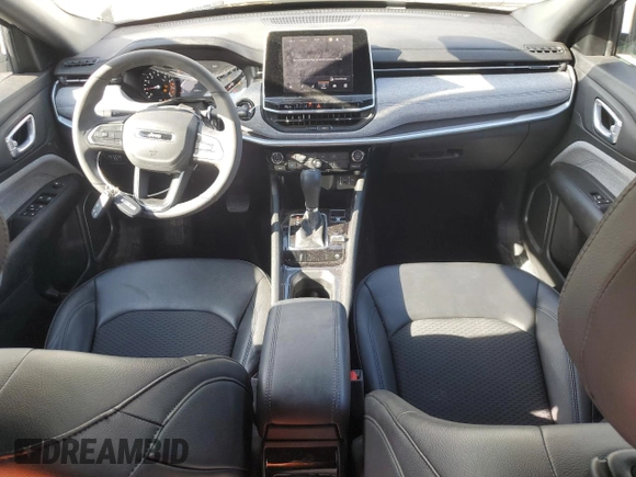 2025 Jeep Compass Latitude с VIN 3C4NJDBN3ST555355, выставлен на аукционе Copart как лот 59007635 с пробегом 5 355 миль миль и Списание • Salvage title. История ставок и продаж доступна на DreamBid. Изображение 8.