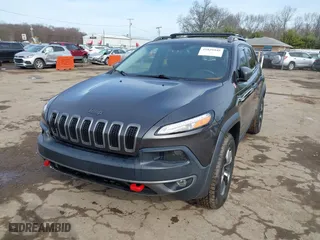 2015 Jeep Cherokee Trailhawk with VIN 1C4PJMBS8FW702624, listed as a IAAI auction lot 41828049 with 87,407 mi miles. Bid and sale history available at carsss.com. Image 18.