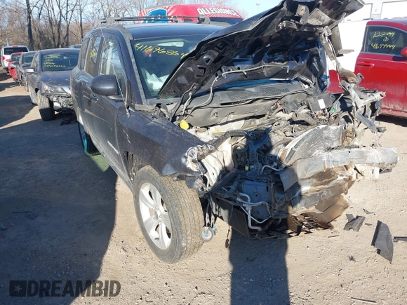 2014 Jeep Compass Latitude with VIN 1C4NJDEB7ED623202, listed as a IAAI auction lot 41696864 with 89,129 mi miles. Bid and sale history available at carsss.com. Image 1.