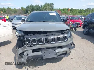 2023 Jeep Compass Latitude Lux z VIN 3C4NJDFN8PT531229, wystawiony jako IAAI lot #42383427 z przebiegiem 6 979 mil mil oraz . Historia ofert i sprzedaży dostępna na DreamBid. Obrazek 12.
