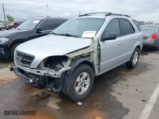 2005 Kia Sorento LX with VIN KNDJD733355409238, listed as a IAAI auction lot 42041026 with 169,868 mi miles. Bid and sale history available at carsss.com. Image 2.