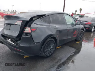 2024 Tesla Model Y Long Range with VIN 7SAYGDEE5RA241433, listed as a IAAI auction lot 41569277 with 7,490 mi miles. Bid and sale history available at carsss.com. Image 4.