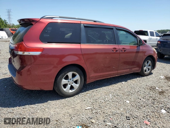 2014 Toyota Sienna LE AAS z VIN 5TDKK3DC6ES497651, wystawiony jako Copart lot #53358245 z przebiegiem 233 102 mil mil oraz Szkody całkowita. Historia ofert i sprzedaży dostępna na DreamBid. Obrazek 3.