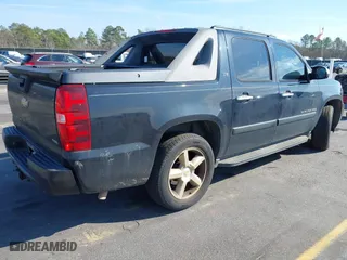 2008 Chevrolet Avalanche LS with VIN 3GNFK12308G224448, listed as a IAAI auction lot 41477612 with 208,365 mi miles. Bid and sale history available at carsss.com. Image 4.
