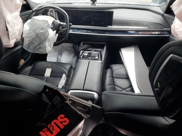 2023 BMW 7 Series 740i with VIN WBA23EH06PCM18585, listed as a Copart auction lot 43965595 with 0 mi miles and Salvage Title. Bid and sale history available at carsss.com. Image 8.