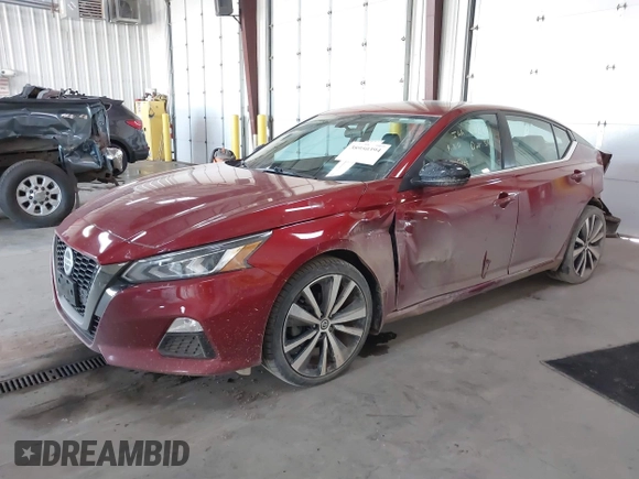 2020 Nissan Altima 2.5 SR with VIN 1N4BL4CV3LC282500, listed as a IAAI auction lot 38950394 with 61,401 mi miles. Bid and sale history available at carsss.com. Image 2.