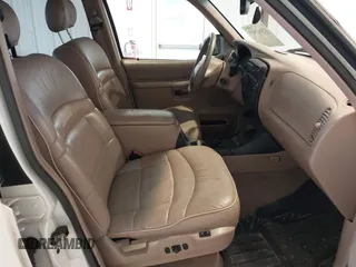 1998 Ford Explorer XL z VIN 1FMZU34E8WZB12600, wystawiony jako IAAI lot #42183517 z przebiegiem 196 799 mil mil oraz . Historia ofert i sprzedaży dostępna na DreamBid. Obrazek 5.