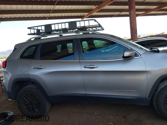 2017 Jeep Cherokee Latitude with VIN 1C4PJMCS4HW665167, listed as a IAAI auction lot 42054133 with 77,361 mi miles and . Bid and sale history available at DreamBid. Image 13.