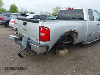 2011 Chevrolet Silverado 1500 LT with VIN 1GCRCSE00BZ235080, listed as a IAAI auction lot 42181793 with 208,625 mi miles and . Bid and sale history available at DreamBid. Image 6.