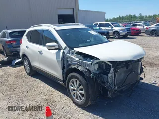 2017 Nissan Rogue SV z VIN JN8AT2MT5HW398685, wystawiony jako IAAI lot #42011009 z przebiegiem 84 447 mil mil oraz . Historia ofert i sprzedaży dostępna na DreamBid. Obrazek 1.