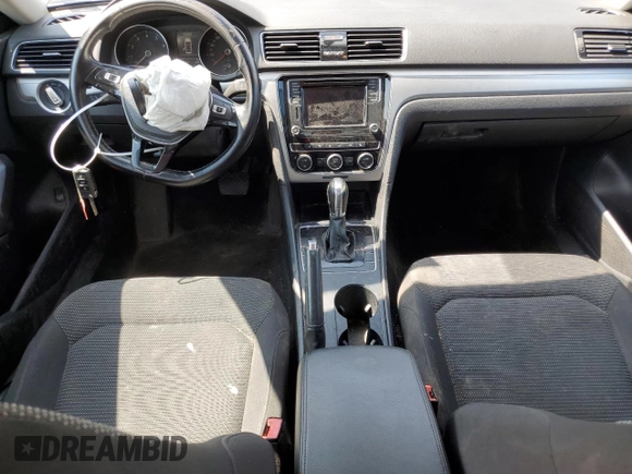 2018 Volkswagen Passat S z VIN 1VWAA7A32JC031105, wystawiony jako Copart lot #40646454 z przebiegiem 175 621 mil mil oraz Szkoda całkowita • Salvage title. Historia ofert i sprzedaży dostępna na DreamBid. Obrazek 8.