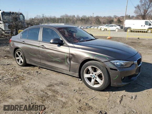 2013 BMW 3 Series 328i xDrive с VIN WBA3B3C57DF542924, выставлен на аукционе Copart как лот 48185865 с пробегом 125 735 миль миль и Списание • Salvage title. История ставок и продаж доступна на DreamBid. Изображение 4.
