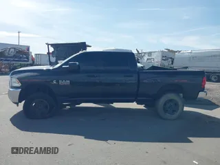 2018 Ram 2500 Tradesman z VIN 3C6UR5CL5JG359438, wystawiony jako IAAI lot #39767267 z przebiegiem 148 103 mil mil oraz . Historia ofert i sprzedaży dostępna na DreamBid. Obrazek 14.