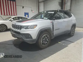 2025 Jeep Compass Trailhawk z VIN 3C4NJDDN6ST584216, wystawiony jako Copart lot #66181525 z przebiegiem 3 321 mil mil oraz Czysty tytuł • Clean title. Historia ofert i sprzedaży dostępna na DreamBid. Obrazek 1.
