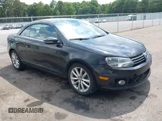 2012 Volkswagen Eos Komfort z VIN WVWBW7AH5CV021356, wystawiony jako IAAI lot #42758558 z przebiegiem 224 855 mil mil oraz . Historia ofert i sprzedaży dostępna na DreamBid. Obrazek 1.