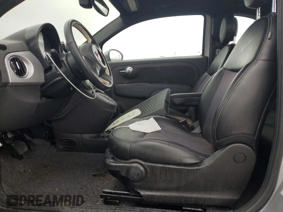 2017 FIAT 500e z VIN 3C3CFFGE7HT525317, wystawiony jako Copart lot #48951485 z przebiegiem Nie podano mil oraz Szkoda całkowita • Salvage title. Historia ofert i sprzedaży dostępna na DreamBid. Obrazek 7.