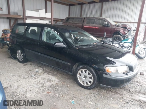 2002 Volvo V70 with VIN YV1SW61R821261424, listed as a IAAI auction lot 42014484 with 1 mi miles. Bid and sale history available at carsss.com. Image 1.
