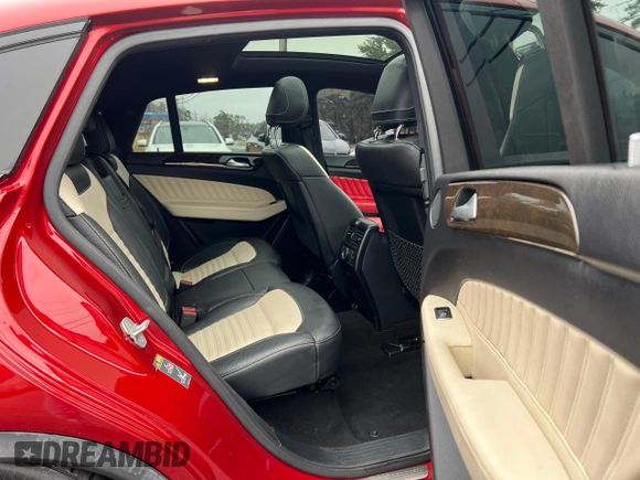 2016 Mercedes-Benz GLE 450 AMG z VIN 4JGED6EB9GA024031, wystawiony jako Copart lot #50238965 z przebiegiem 115 931 mil mil oraz Czysty tytuł • Clean title. Historia ofert i sprzedaży dostępna na DreamBid. Obrazek 6.