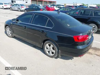 2013 Volkswagen Jetta TDI w/Premium с VIN 3VWLL7AJ9DM368679, выставлен на аукционе IAAI как лот 42092889 с пробегом 124 077 миль миль и . История ставок и продаж доступна на DreamBid. Изображение 3.