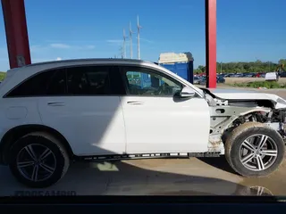 2020 Mercedes-Benz GLC 300 with VIN W1N0G8DB6LF850005, listed as a IAAI auction lot 42526148 with 21,700 mi miles and . Bid and sale history available at DreamBid. Image 14.