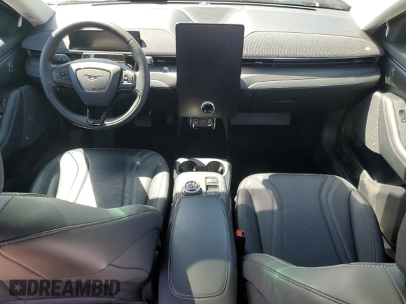 2022 Ford Mustang Mach-E Premium z VIN 3FMTK3R70NMA26901, wystawiony jako Copart lot #58850845 z przebiegiem 24 837 mil mil oraz Szkoda całkowita • Salvage title. Historia ofert i sprzedaży dostępna na DreamBid. Obrazek 8.