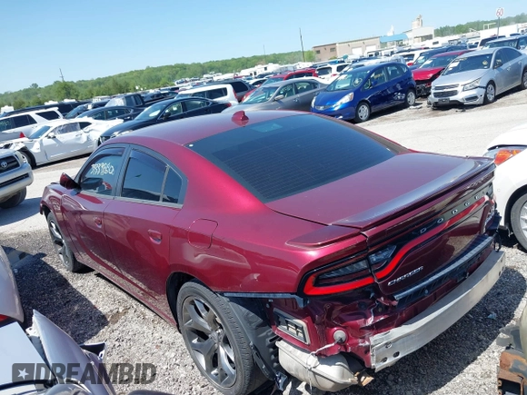 2017 Dodge Charger SXT z VIN 2C3CDXHG1HH504094, wystawiony jako IAAI lot #39339160 z przebiegiem 109 395 mil mil oraz . Historia ofert i sprzedaży dostępna na DreamBid. Obrazek 15.