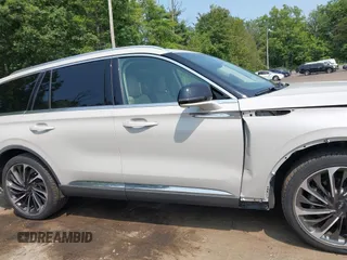 2020 Lincoln Aviator Reserve with VIN 5LM5J7XC8LGL00255, listed as a IAAI auction lot 42413528 with 24,480 mi miles and . Bid and sale history available at DreamBid. Image 13.